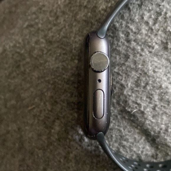 Apple Watch series 5 - Picture 4 of 5